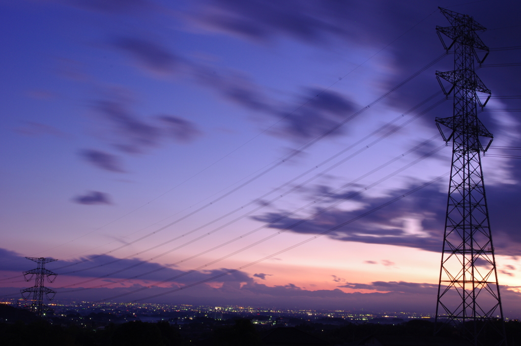 鉄塔と紫空