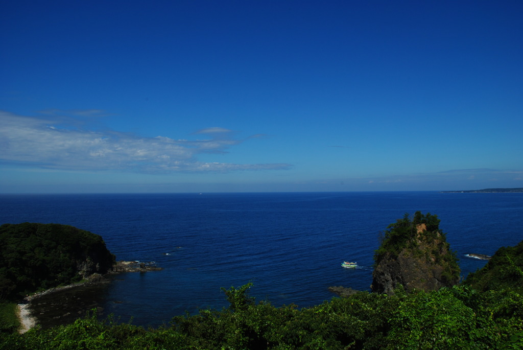 青い海と岩
