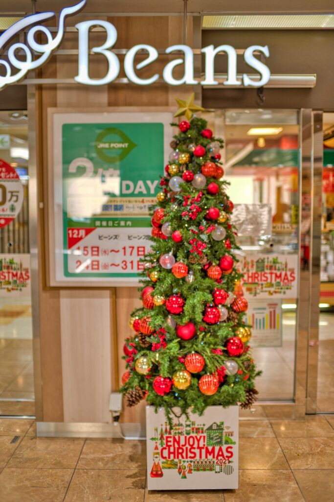 駅ビルのツリー