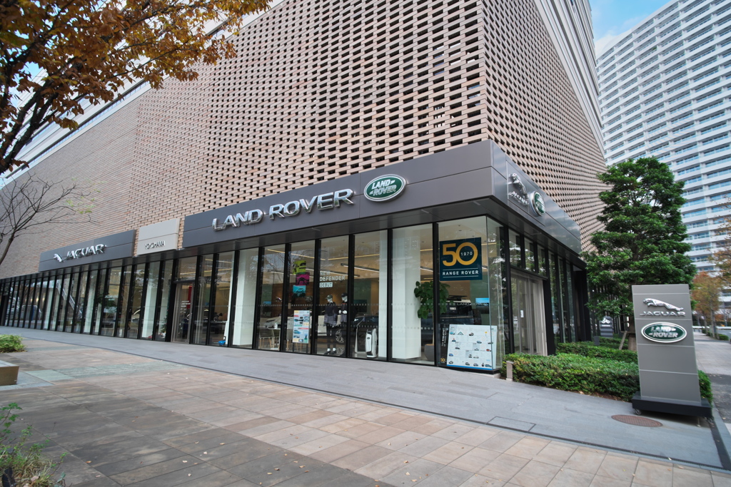 通りのCar Dealershop