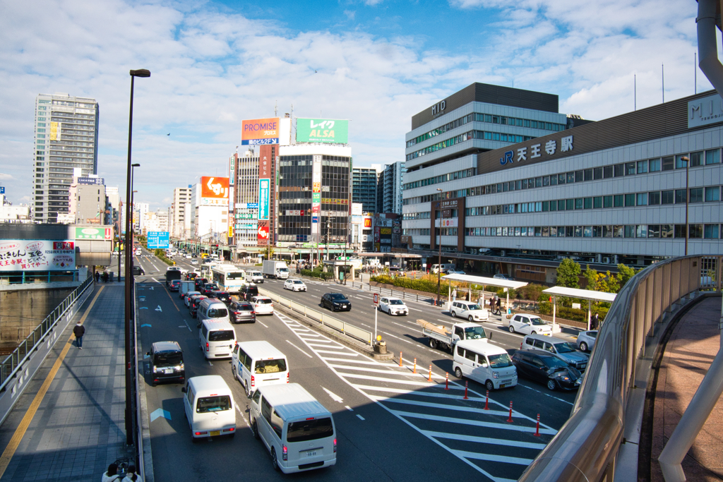 駅前風景(大阪天王寺)