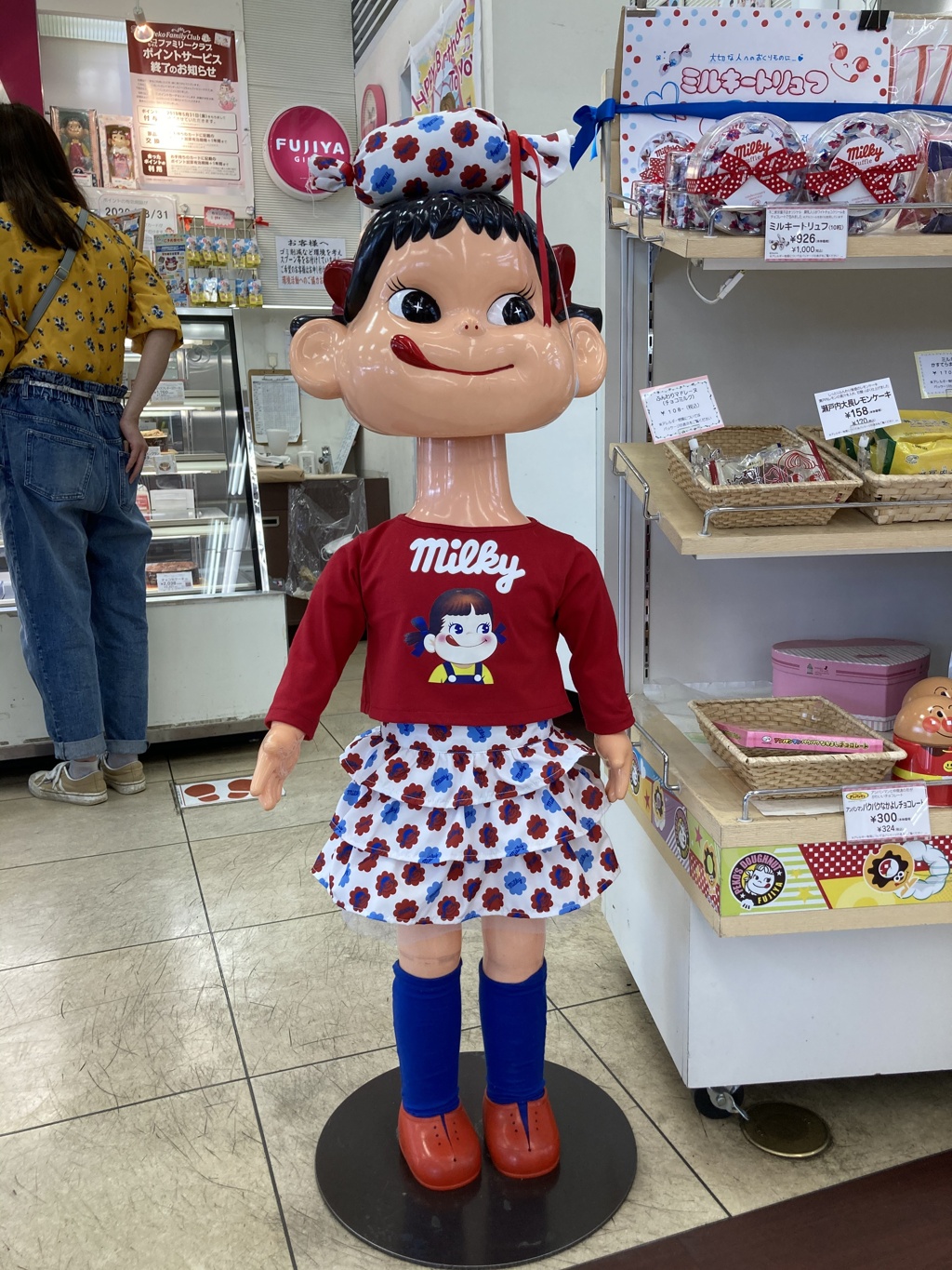 お店の定番「ペコちゃん」