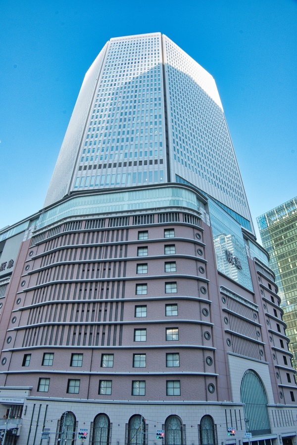 駅前風景(大阪梅田)