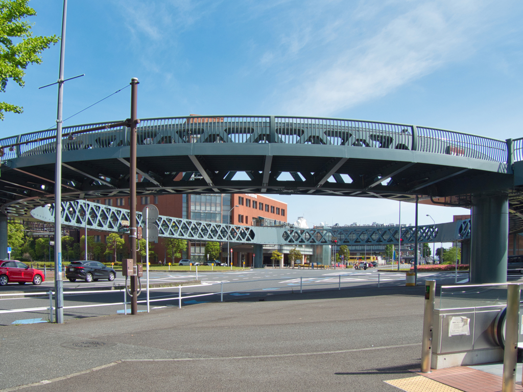 楕円形の歩道橋