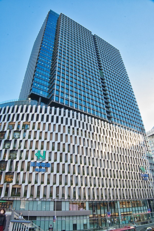 駅前風景(大阪梅田)