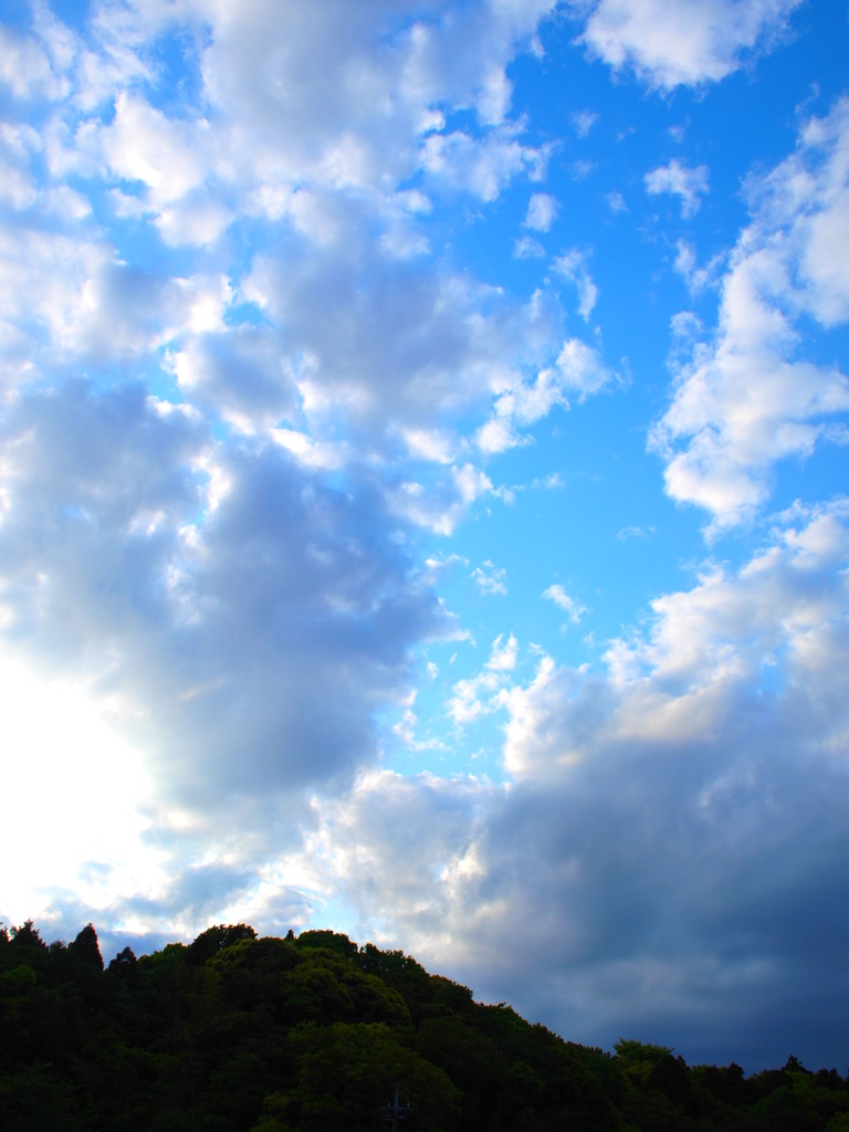 光さす空