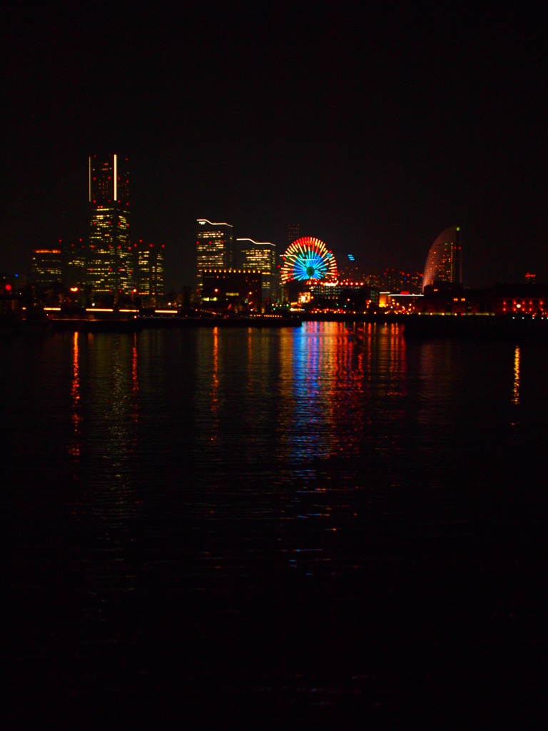水面に映る夜景