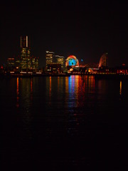 水面に映る夜景