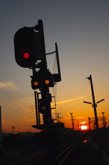 田舎の駅の夕焼け