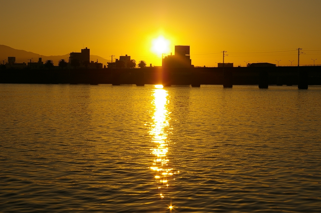 夕刻、河川敷にて