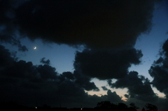 夕暮れ雨雲サテライト