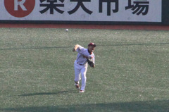 鉄平の三塁送球