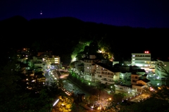 温泉街にて