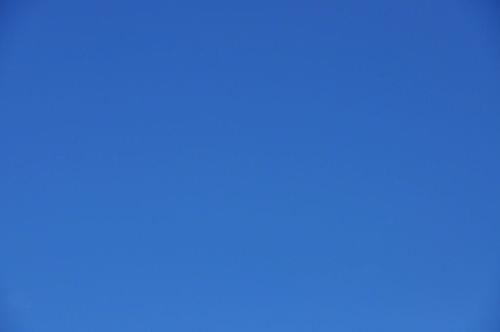 有無を言わさず、青空。