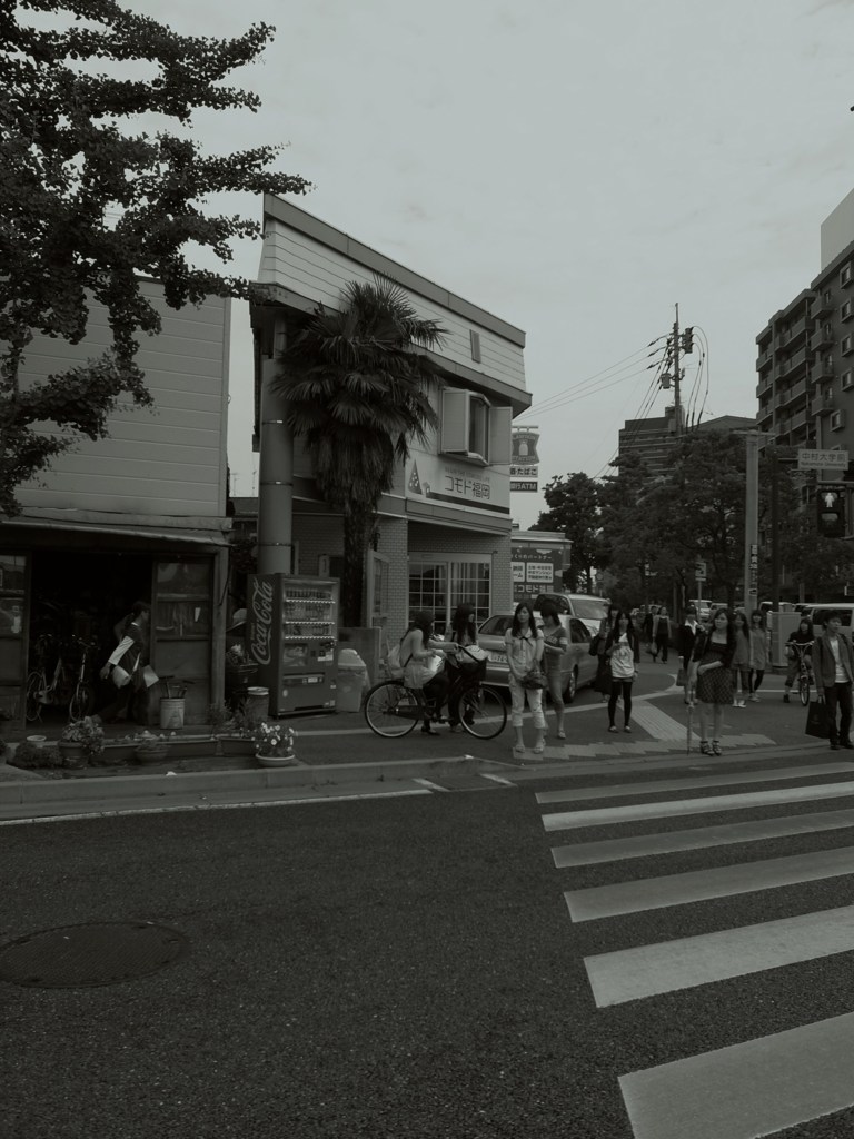街角の朝