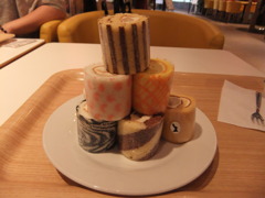 ロールケーキタワー。