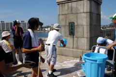 名島橋の大掃除