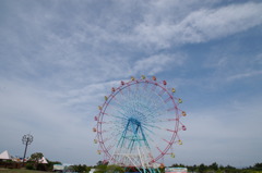 大空の中の大観覧車