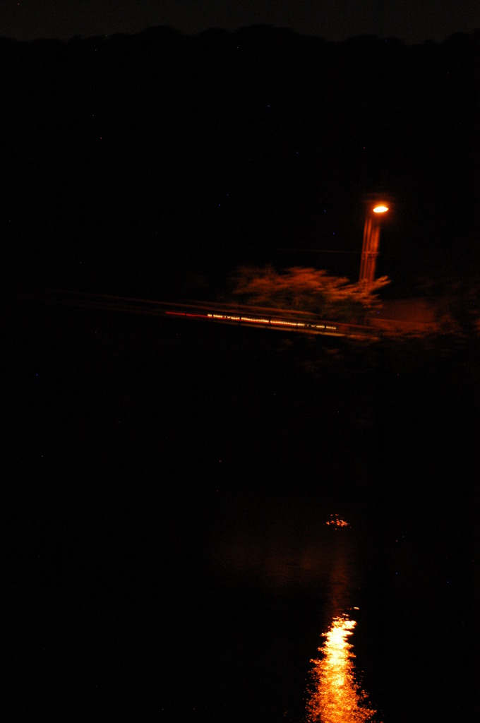 夜の湖面