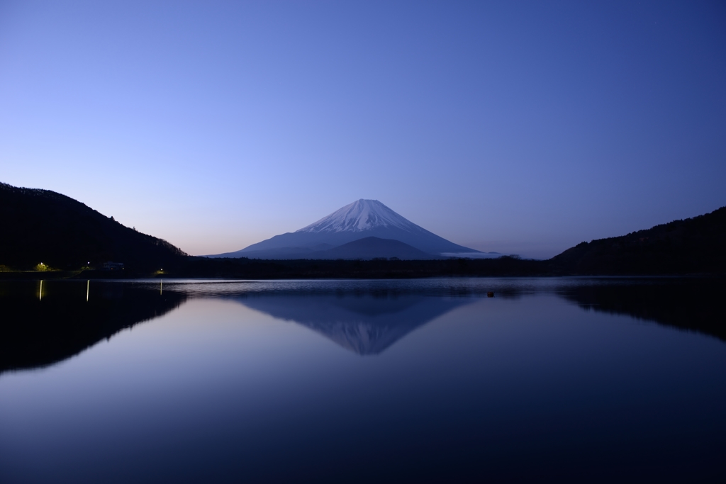 夜明けの精進湖