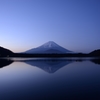 夜明けの精進湖
