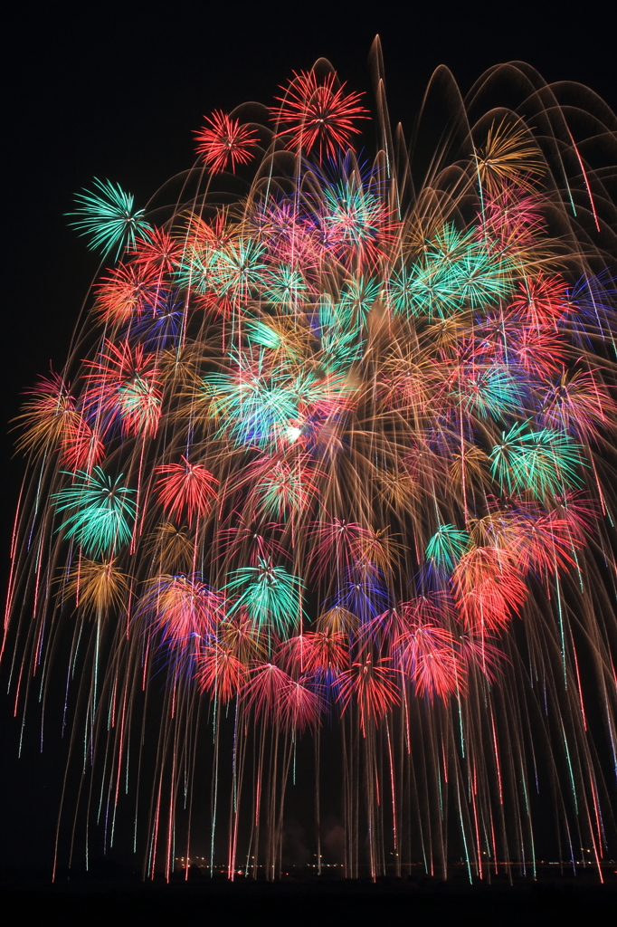 夏の夜空に花束を