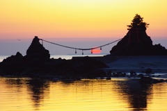 日本海に沈む太陽？