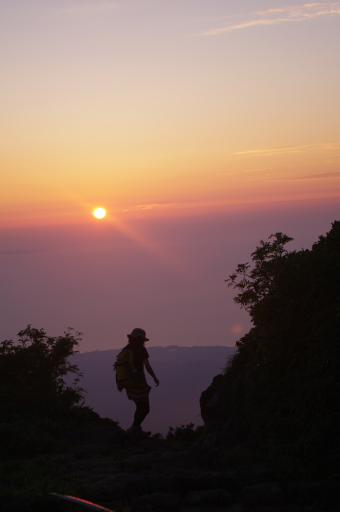 夕日に導かれて下山