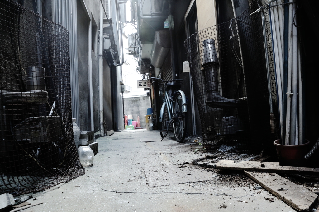 #06 Back alley