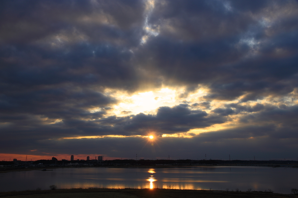 印旛沼・夕景　- 迫雲 -