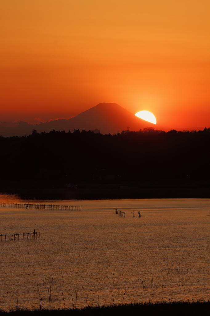 印旛沼・夕景　- ダイヤモンド崩れ -