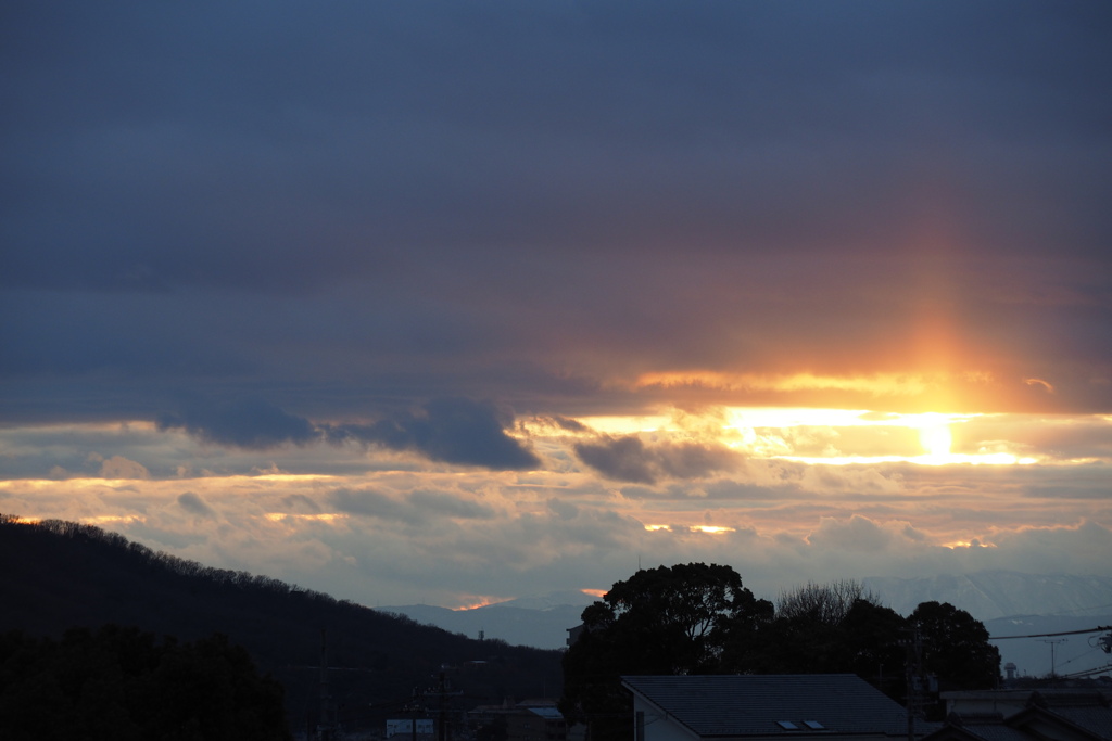 夕日に映える鈴鹿の山並み