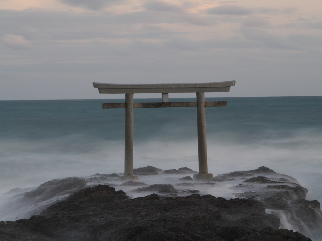 神様の通り道、そんな危ないとこに作っていいの！？