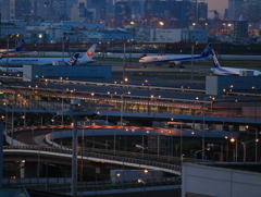 羽田空港の夕暮れ