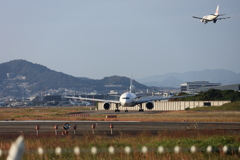 B777-300とE70