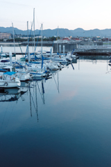 鏡面のマリーナ