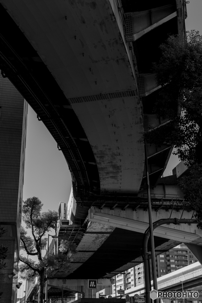 何気ない高架下