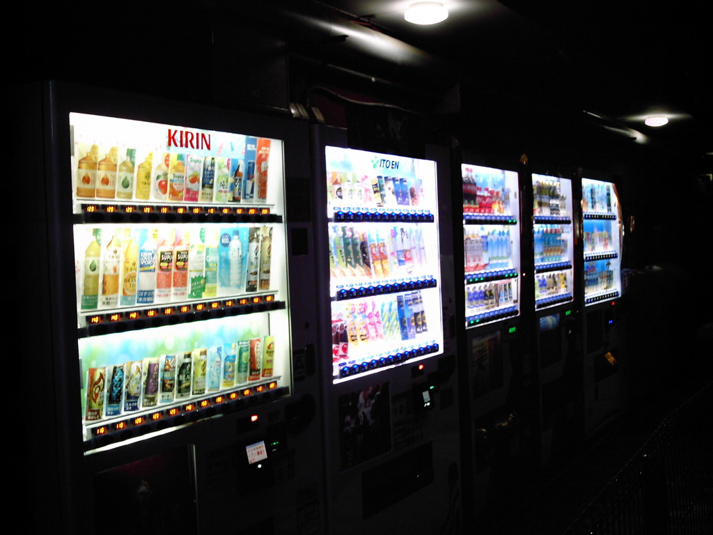 夜の自販機