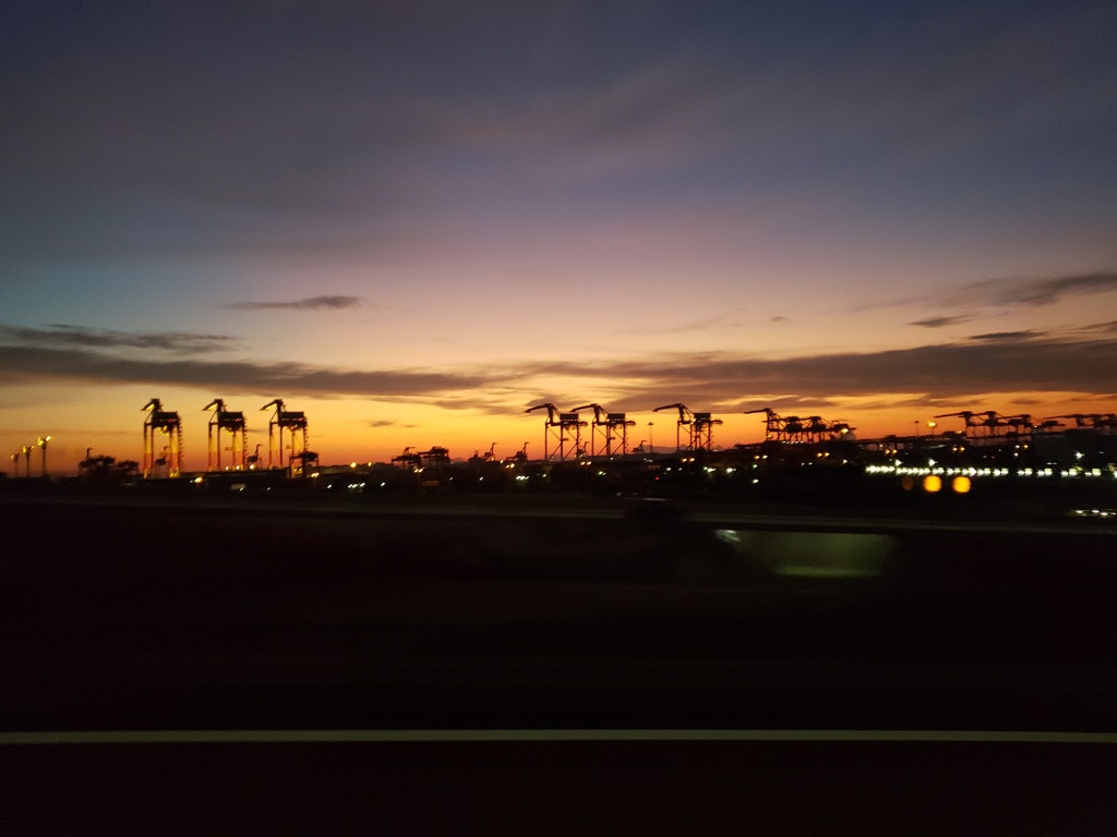 工業地帯の夜明け