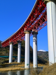 東名高速越しの富士