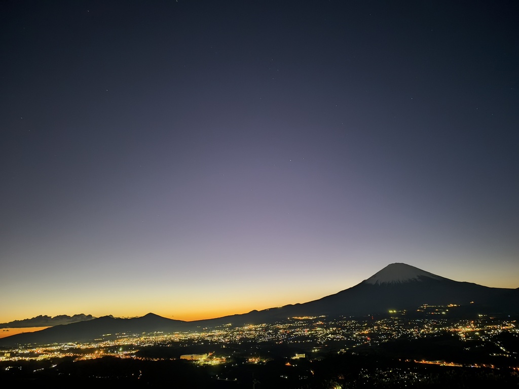 夜の帳が下りる