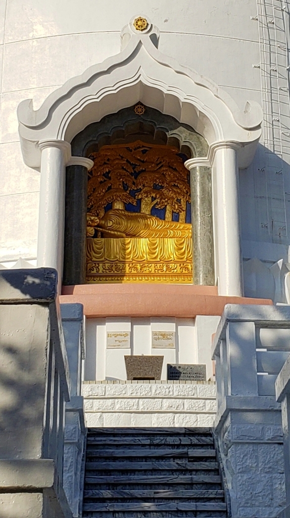 くつろぐお釈迦様