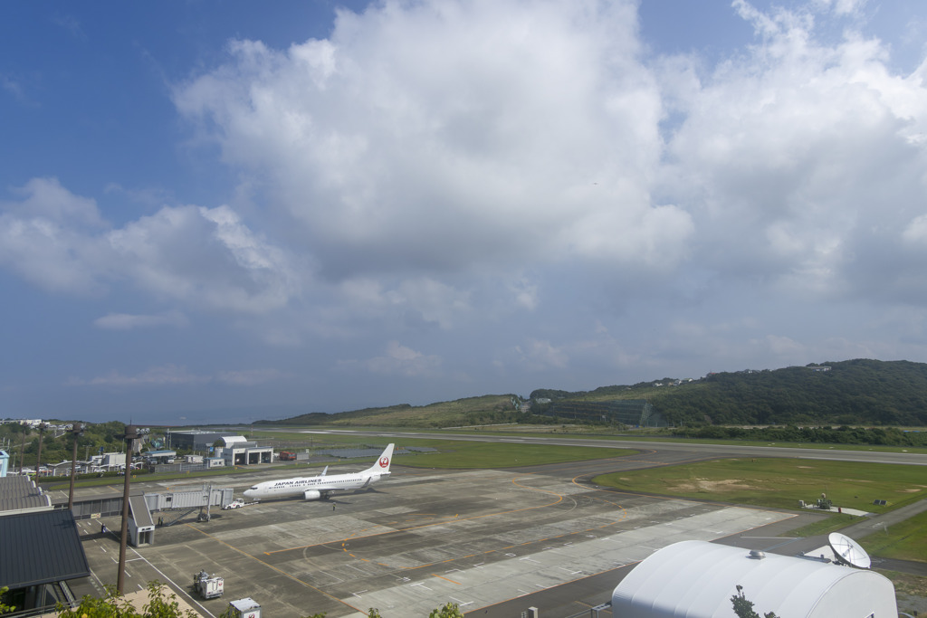 白浜空港・夏雲と