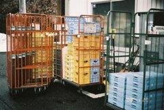 スーパーの裏手