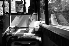 前日調べた停留所から乗車　ずんずん進む　目的地に着くまでドキドキ