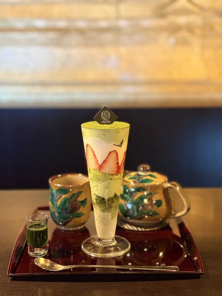 抹茶パフェと静かな時間