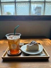 和紅茶とバスクチーズケーキ