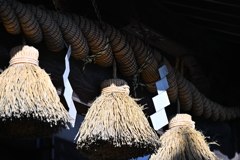 神社のしめ縄_１３