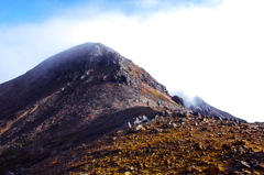 秋色の岩稜を越えて