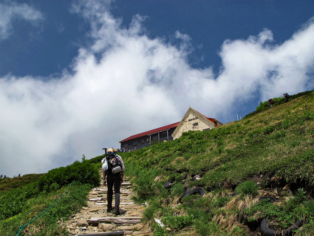 山小屋を目指して